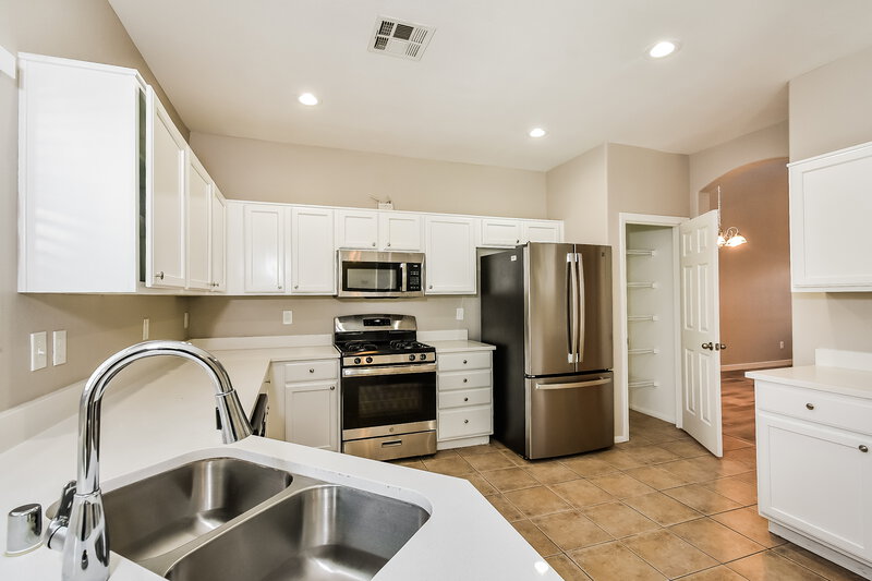 2,300/Mo, 7661 Rainbow Cove Dr Las Vegas, NV 89131 Kitchen View