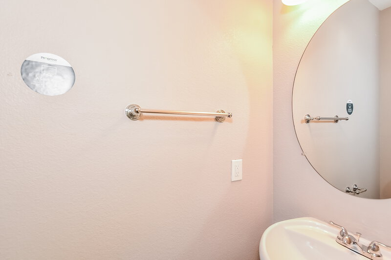2,300/Mo, 7661 Rainbow Cove Dr Las Vegas, NV 89131 Bathroom View