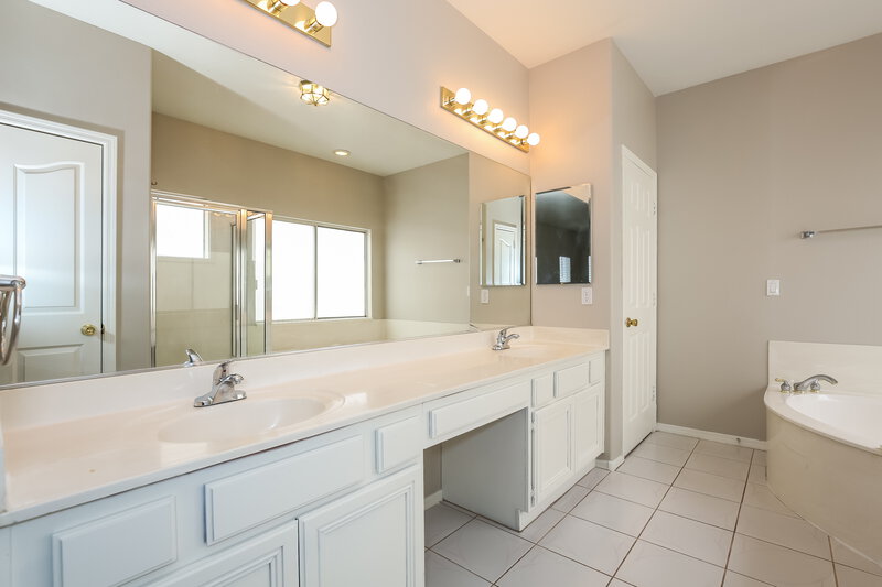 2,215/Mo, 5637 Island Mist St Las Vegas, NV 89130 Main Bathroom View