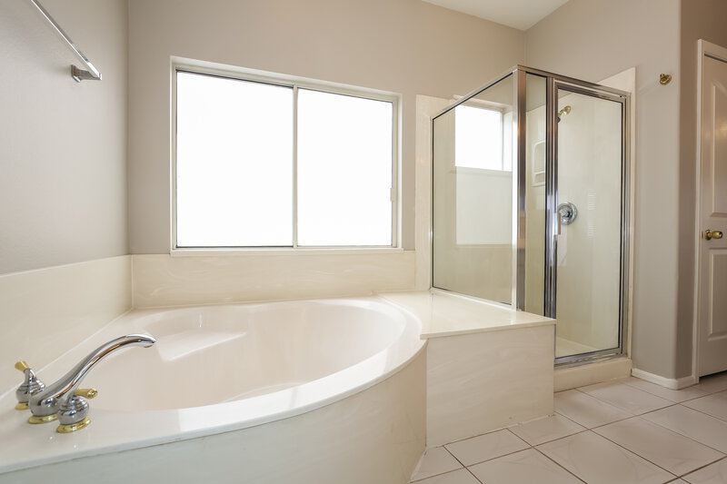 2,215/Mo, 5637 Island Mist St Las Vegas, NV 89130 Main Bathroom View 2