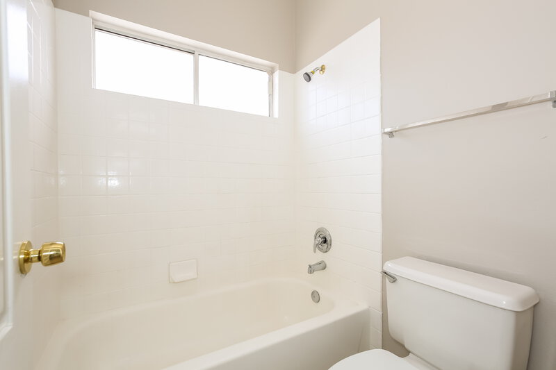 2,215/Mo, 5637 Island Mist St Las Vegas, NV 89130 Bathroom View