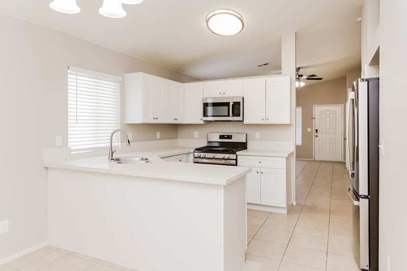 1,850/Mo, 3913 Copperhead Hills St Las Vegas, NV 89129 Kitchen View 2