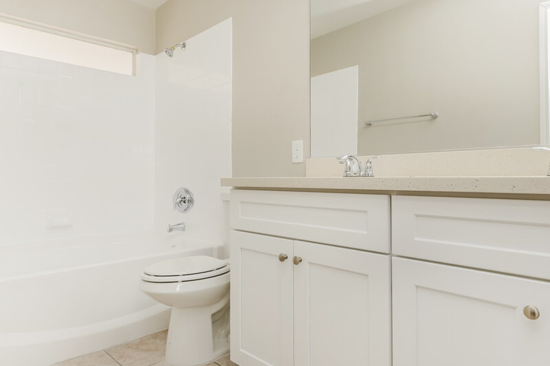 1,850/Mo, 3913 Copperhead Hills St Las Vegas, NV 89129 Main Bathroom View