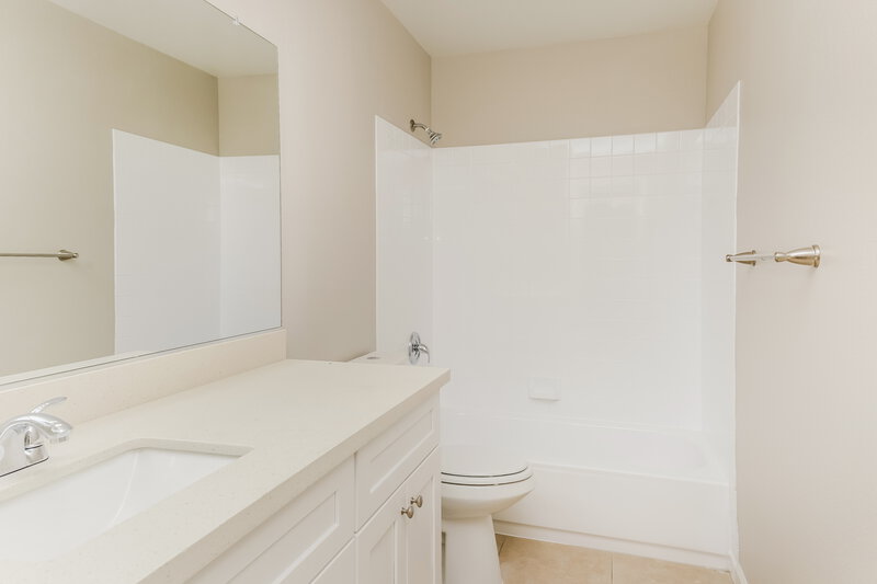 1,850/Mo, 3913 Copperhead Hills St Las Vegas, NV 89129 Bathroom View