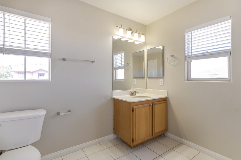 2,545/Mo, 164 White Butte St Henderson, NV 89012 Main Bathroom View