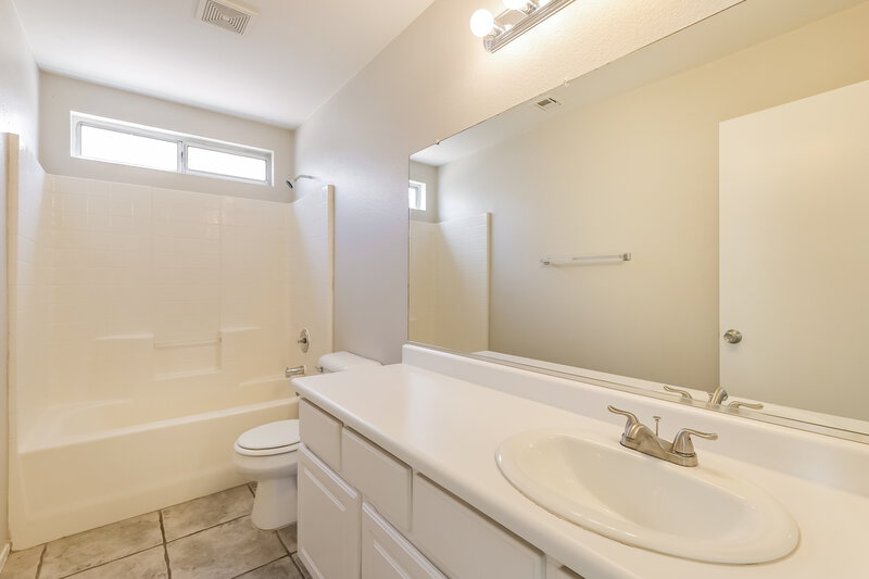 2,050/Mo, 1030 Blue Lantern Dr Henderson, NV 89015 Bathroom View