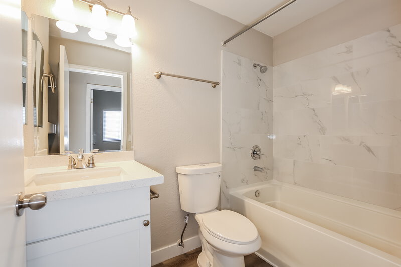 1,860/Mo, 330 Casa del Norte Dr North Las Vegas, NV 89031 Bathroom View
