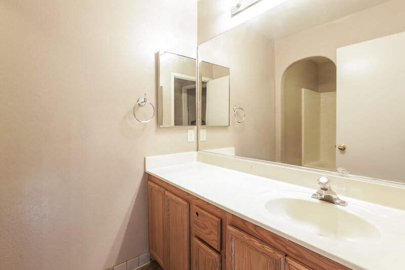1,975/Mo, 5333 Cool Dawn Ct Las Vegas, NV 89130 Bathroom View