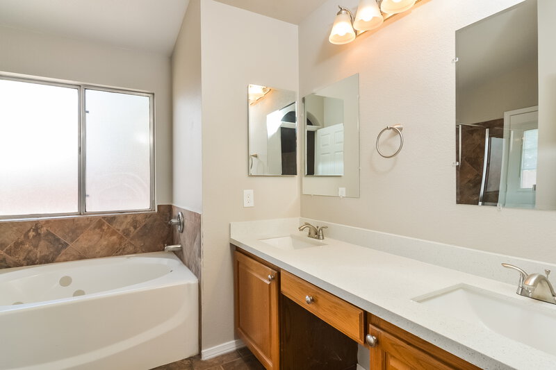 2,295/Mo, 7450 Falcon Rock Dr Las Vegas, NV 89123 Main Bathroom View 2