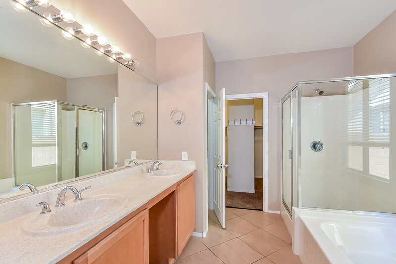 1,910/Mo, 3824 Helens Pouroff Ave North Las Vegas, NV 89085 Main Bathroom View