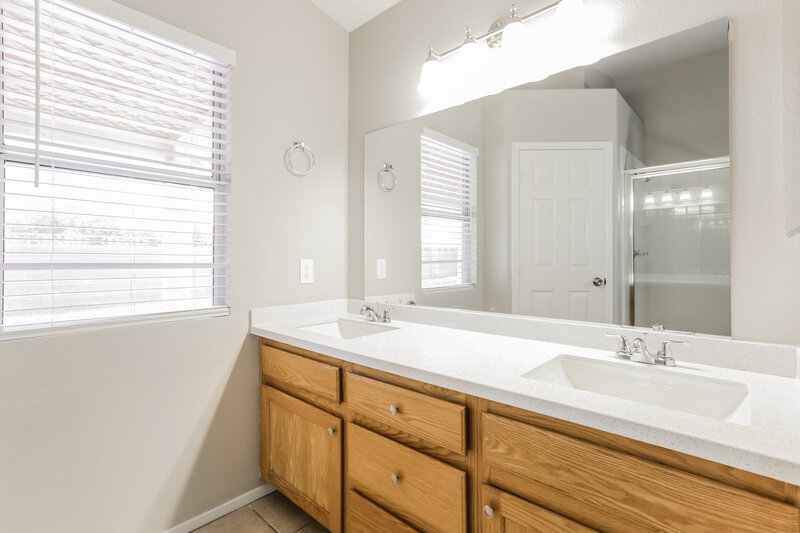 2,045/Mo, 7113 Junction Village Ave Las Vegas, NV 89129 Main Bathroom View