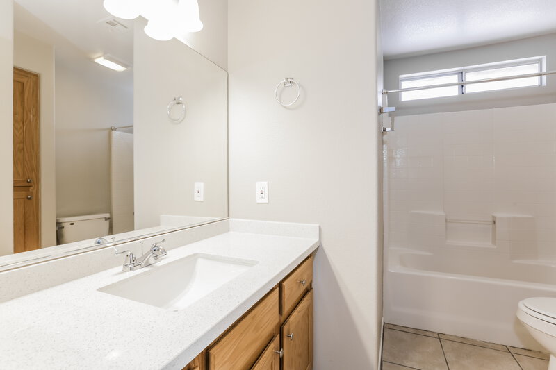 2,045/Mo, 7113 Junction Village Ave Las Vegas, NV 89129 Bathroom View