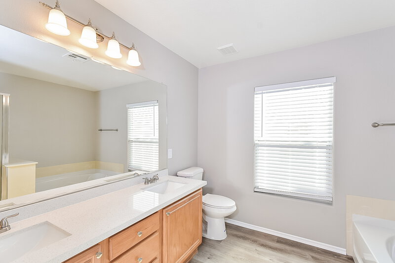 2,285/Mo, 7620 Emerald Ridge Ct Las Vegas, NV 89129 Main Bathroom View