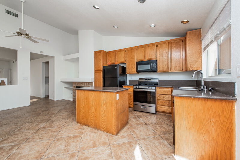 1,965/Mo, 6062 Canyon Gap Dr North Las Vegas, NV 89031 Kitchen View