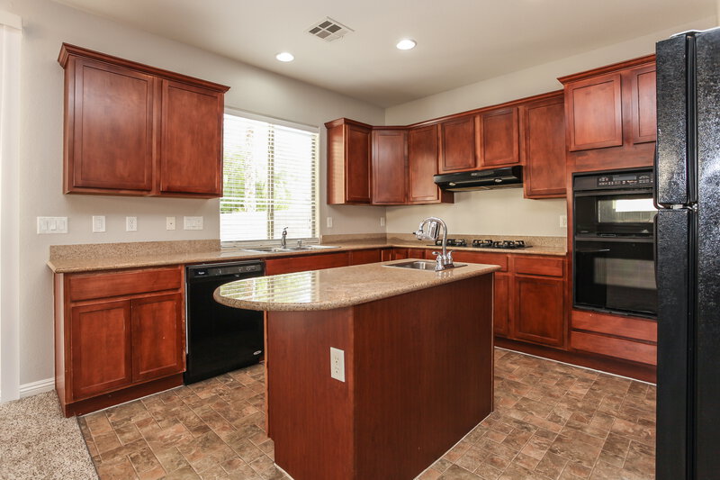 2,020/Mo, 8120 Chestnut Hollow Ave Las Vegas, NV 89131 Kitchen View