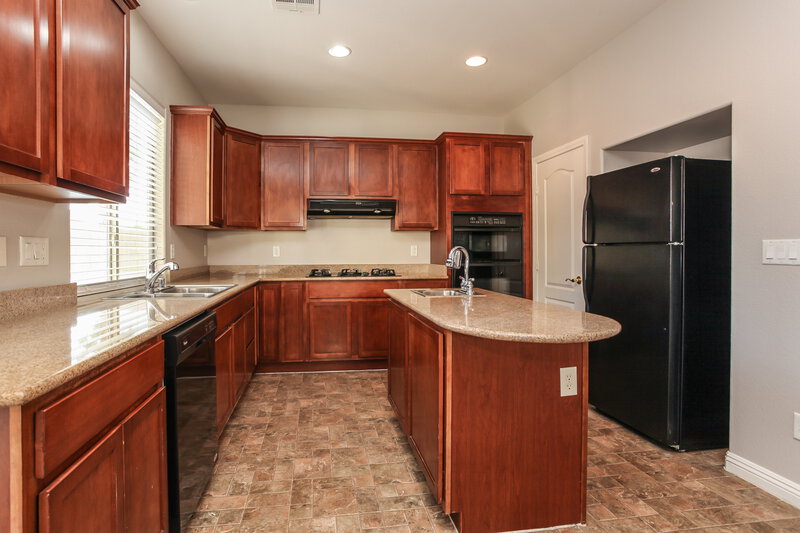 2,020/Mo, 8120 Chestnut Hollow Ave Las Vegas, NV 89131 Kitchen View 2