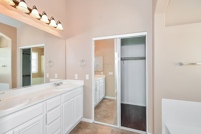 2,150/Mo, 7004 Bisoni St Las Vegas, NV 89149 Main Bathroom View