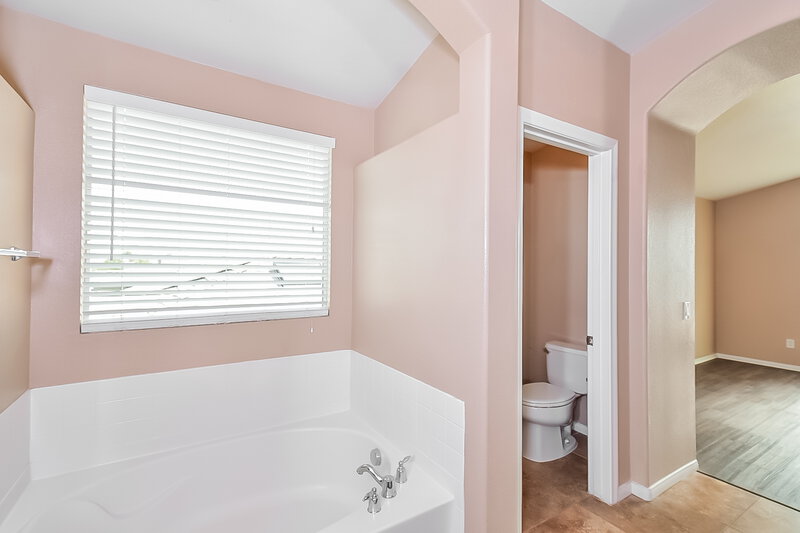 2,150/Mo, 7004 Bisoni St Las Vegas, NV 89149 Main Bathroom View 2