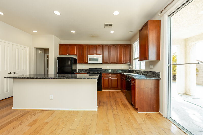 2,600/Mo, 9337 Hampstead Hills Ave Las Vegas, NV 89149 Kitchen View