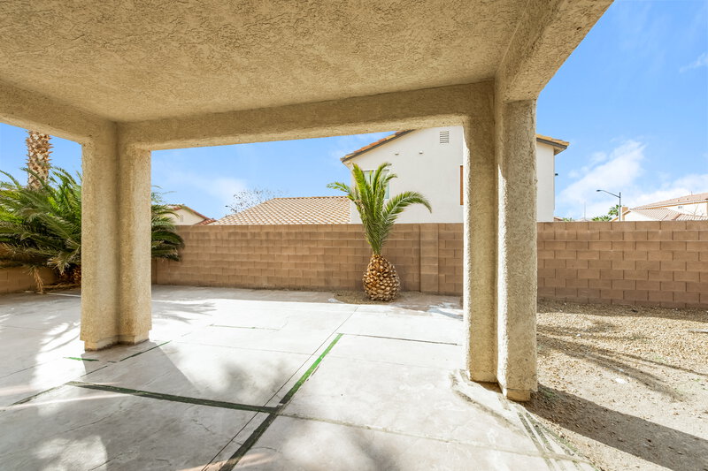 2,600/Mo, 9337 Hampstead Hills Ave Las Vegas, NV 89149 Covered Patio View