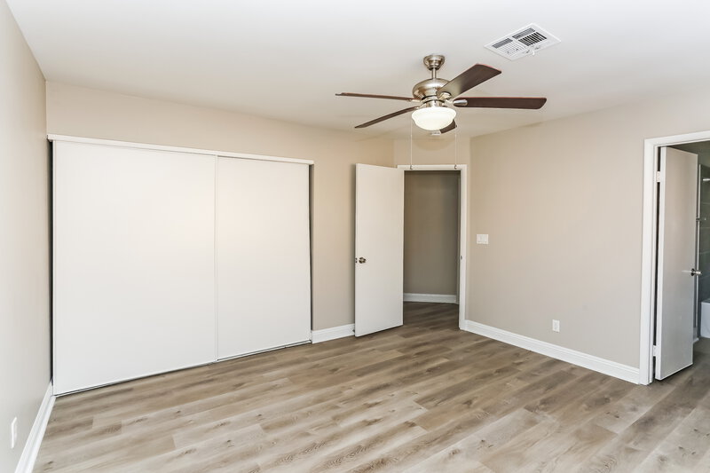 2,100/Mo, 4137 Glenfield Cir Las Vegas, NV 89129 Main Bedroom View 2