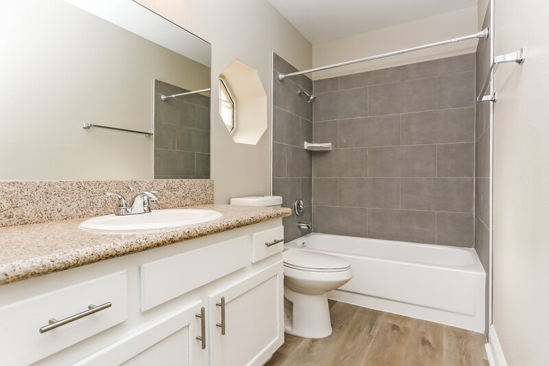 2,100/Mo, 4137 Glenfield Cir Las Vegas, NV 89129 Bathroom View