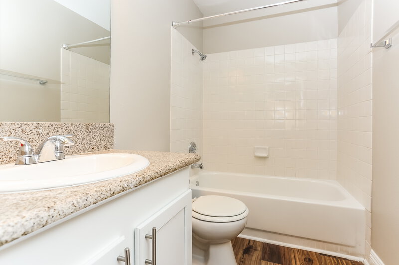 2,100/Mo, 4137 Glenfield Cir Las Vegas, NV 89129 Bathroom View 2