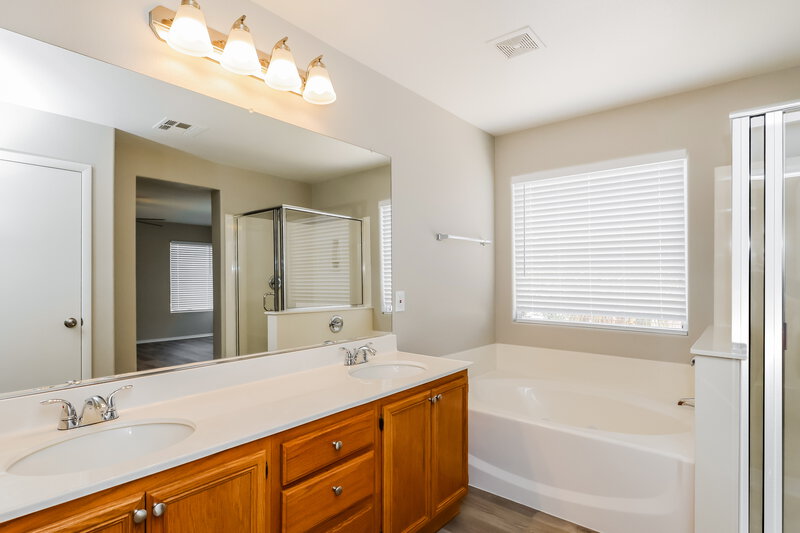 2,215/Mo, 11795 Bergamo Ct Las Vegas, NV 89183 Main Bathroom View