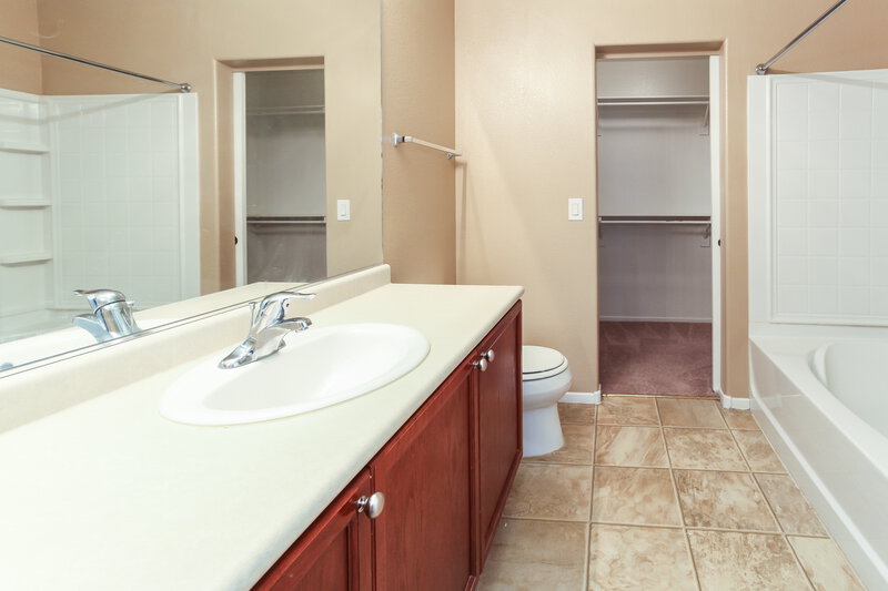 1,800/Mo, 9164 Decorative Ct Las Vegas, NV 89149 Master Bathroom View