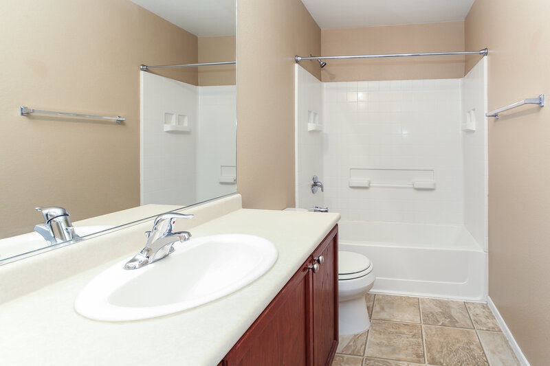 1,800/Mo, 9164 Decorative Ct Las Vegas, NV 89149 Bathroom View