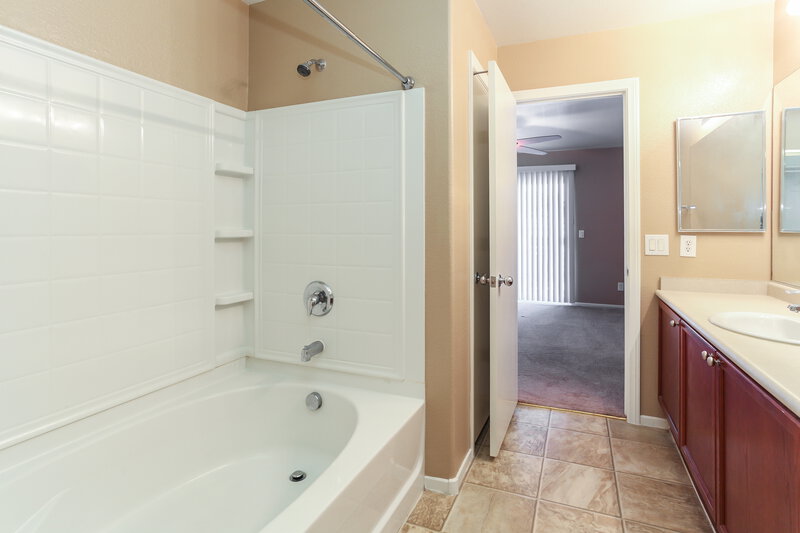 1,800/Mo, 9164 Decorative Ct Las Vegas, NV 89149 Bathroom View 2