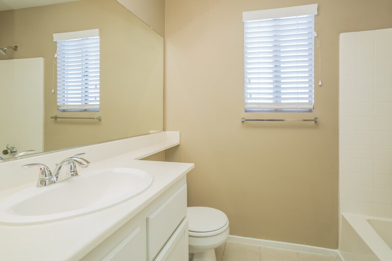 1,770/Mo, 2025 Falcon Crest Ave North Las Vegas, NV 89031 Bathroom View