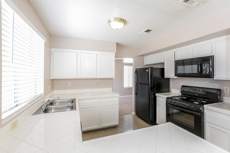 2,045/Mo, 4108 Compass Rose Way Las Vegas, NV 89108 Kitchen View