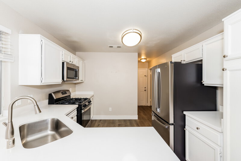 2,195/Mo, 1701 Klamath Falls Way Las Vegas, NV 89128 Kitchen View