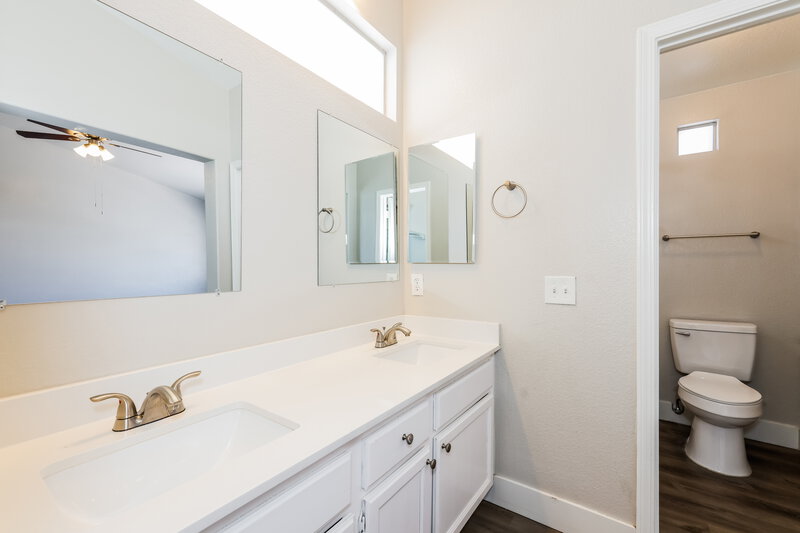 2,195/Mo, 1701 Klamath Falls Way Las Vegas, NV 89128 Main Bathroom View 2