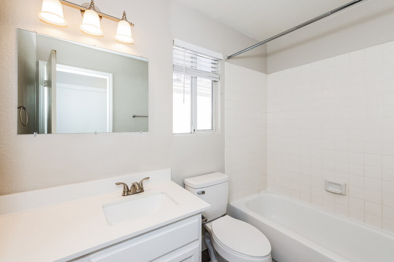2,195/Mo, 1701 Klamath Falls Way Las Vegas, NV 89128 Bathroom View