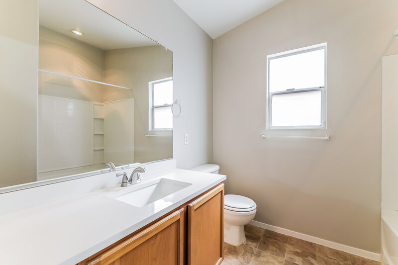 2,145/Mo, 4738 Zia Ridge St North Las Vegas, NV 89031 Main Bathroom View