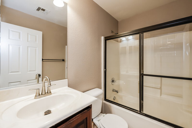 2,400/Mo, 2545 Wild Ambrosia Ave Henderson, NV 89074 Bathroom View 2