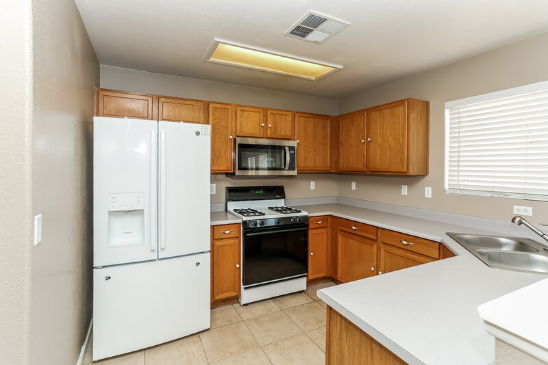 1,950/Mo, 7232 Pinon Crest Ct Las Vegas, NV 89131 Kitchen View