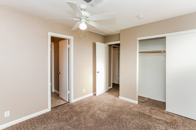 1,950/Mo, 7232 Pinon Crest Ct Las Vegas, NV 89131 Bedroom View 3
