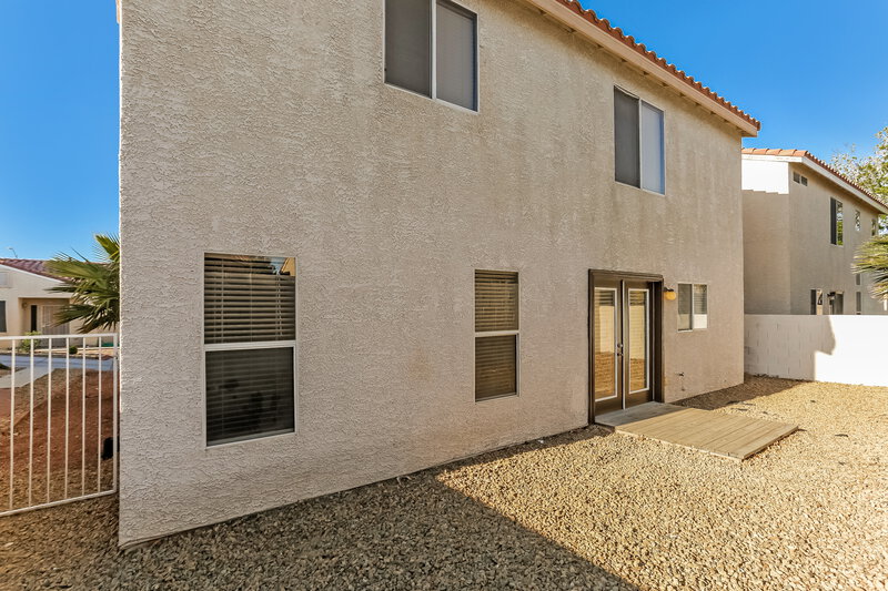 1,950/Mo, 7232 Pinon Crest Ct Las Vegas, NV 89131 Rear View 2