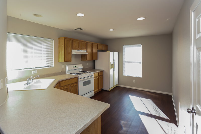 1,660/Mo, 8636 Pitch Fork Ave Las Vegas, NV 89143 Kitchen View 2