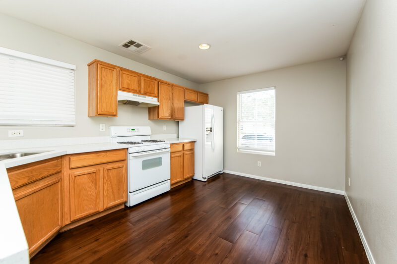 2,060/Mo, 8636 Pitch Fork Ave Las Vegas, NV 89143 Kitchen View
