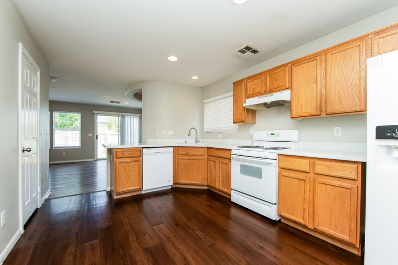 2,060/Mo, 8636 Pitch Fork Ave Las Vegas, NV 89143 Kitchen View 2