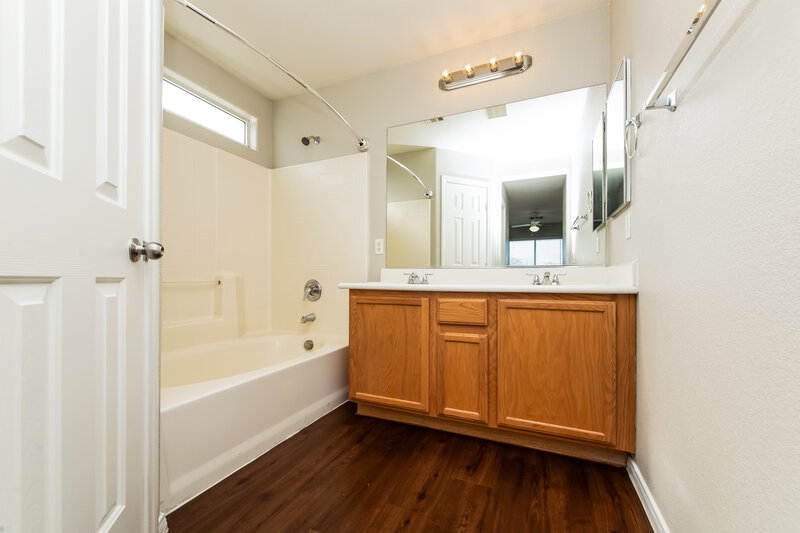 2,060/Mo, 8636 Pitch Fork Ave Las Vegas, NV 89143 Main Bathroom View
