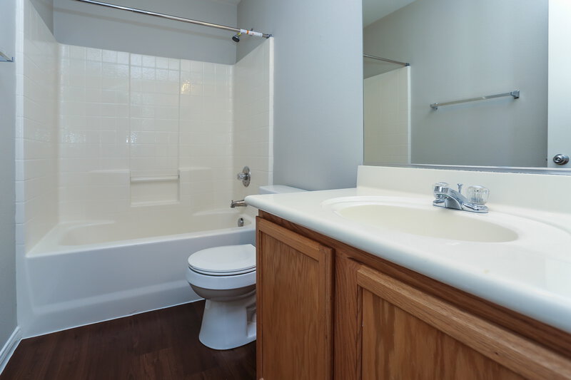 1,660/Mo, 8636 Pitch Fork Ave Las Vegas, NV 89143 Bathroom View