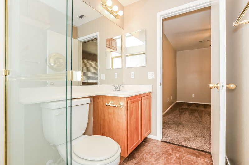 1,940/Mo, 4829 Peaceful Pond Ave Las Vegas, NV 89131 Master Bathroom View 2