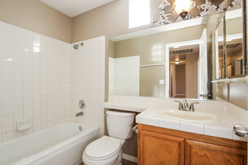 1,710/Mo, 4014 Clove Tree Ct North Las Vegas, NV 89031 Bathroom View