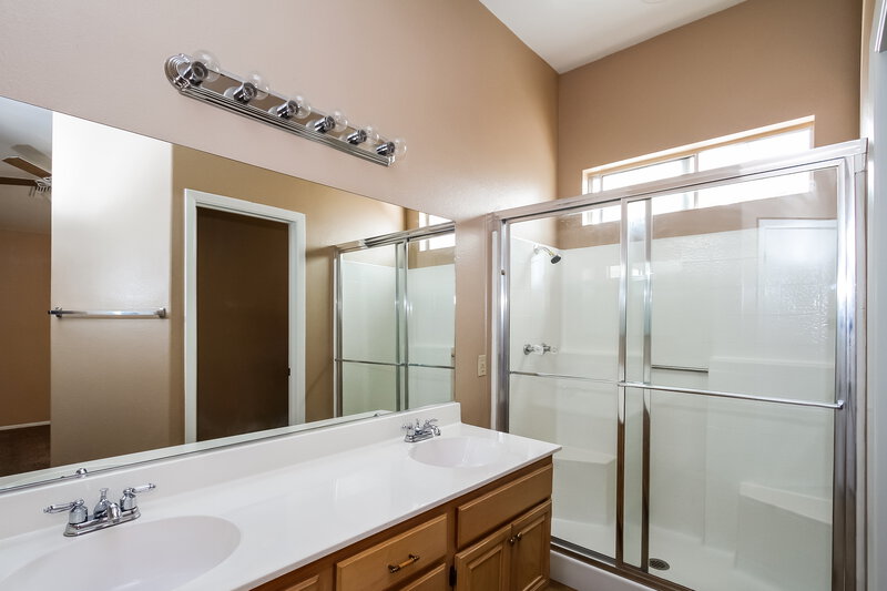 2,780/Mo, 5205 Velazco Ln Las Vegas, NV 89130 Master Bathroom View