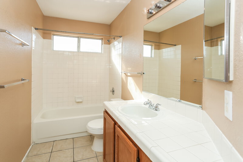 1,790/Mo, 4530 Calico Cliff Ct North Las Vegas, NV 89031 Bathroom View